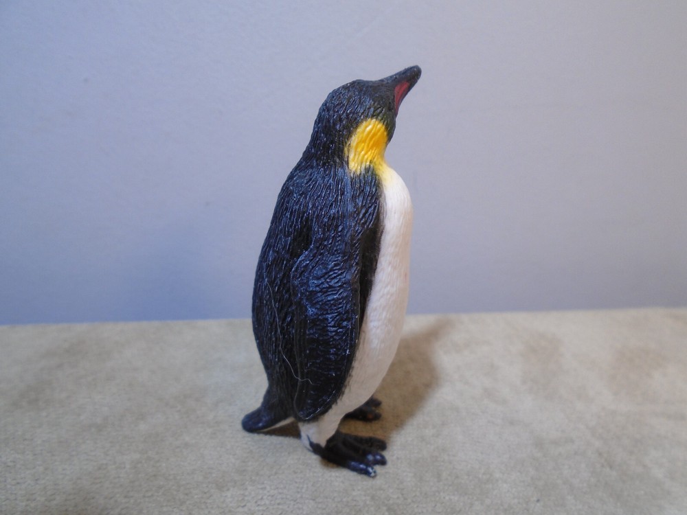 KING PENGUIN 2.75” FIGURE UNBRANDED (MA968)