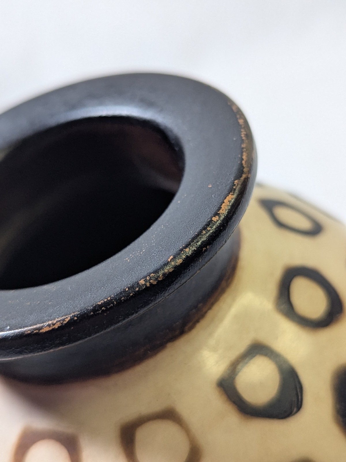 Segundo Carmen Chulucanas Peru Art Pottery Vase Signed Geometric Black Cream 6"