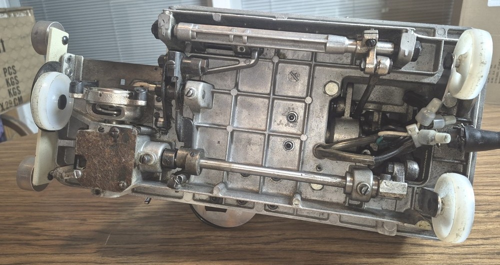 NC N-C CARPET BINDER SEWING MACHINE - MODEL PBT-A - WORKING