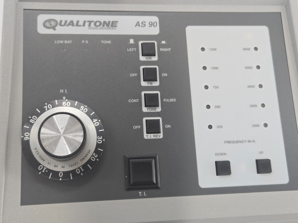 Qualitone Portable Audiometer Testing Equipment AS 90