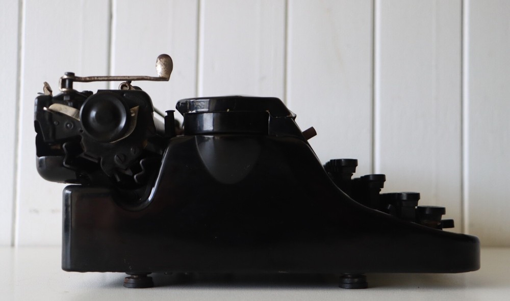 Antique MERCEDES Typewriter - Excellent Working Condition **** German Made ****