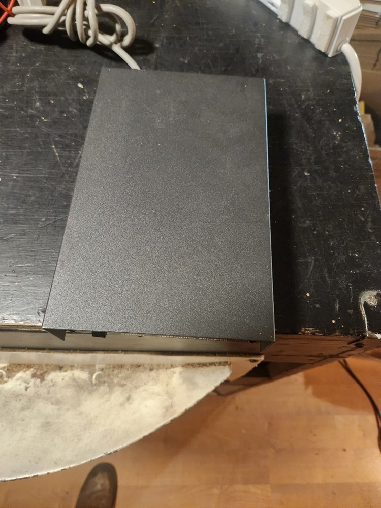 PELCO DA104DT VIDEO DISTRIBUTION AMPLIFIER