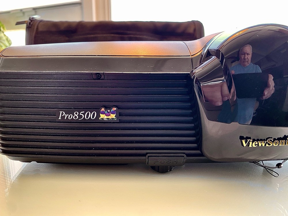 ViewSonic Pro8500 DLP 3D Ready Desktop Projector HDMI LAN USB with Case & Cables