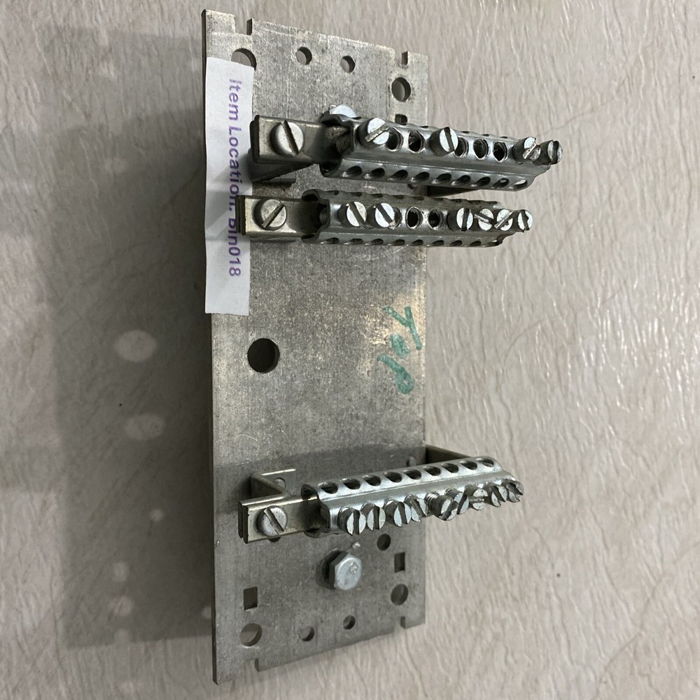 SQUARE D PANEL BOARD GROUND BAR KIT 3" Long ground 3pcs. bar kit attached.