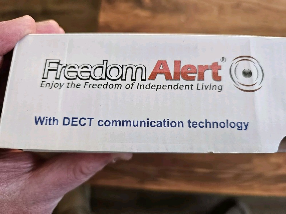 LogicMark 35911 Freedom Alert Wireless Emergency System DECT Technology COMPLETE