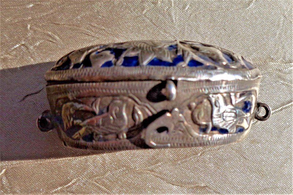 ANTIQUE SMALL OVAL ISLAMIC MIDDLE EASTERN SILVER BOX, EMBOSSED & ENAMELED