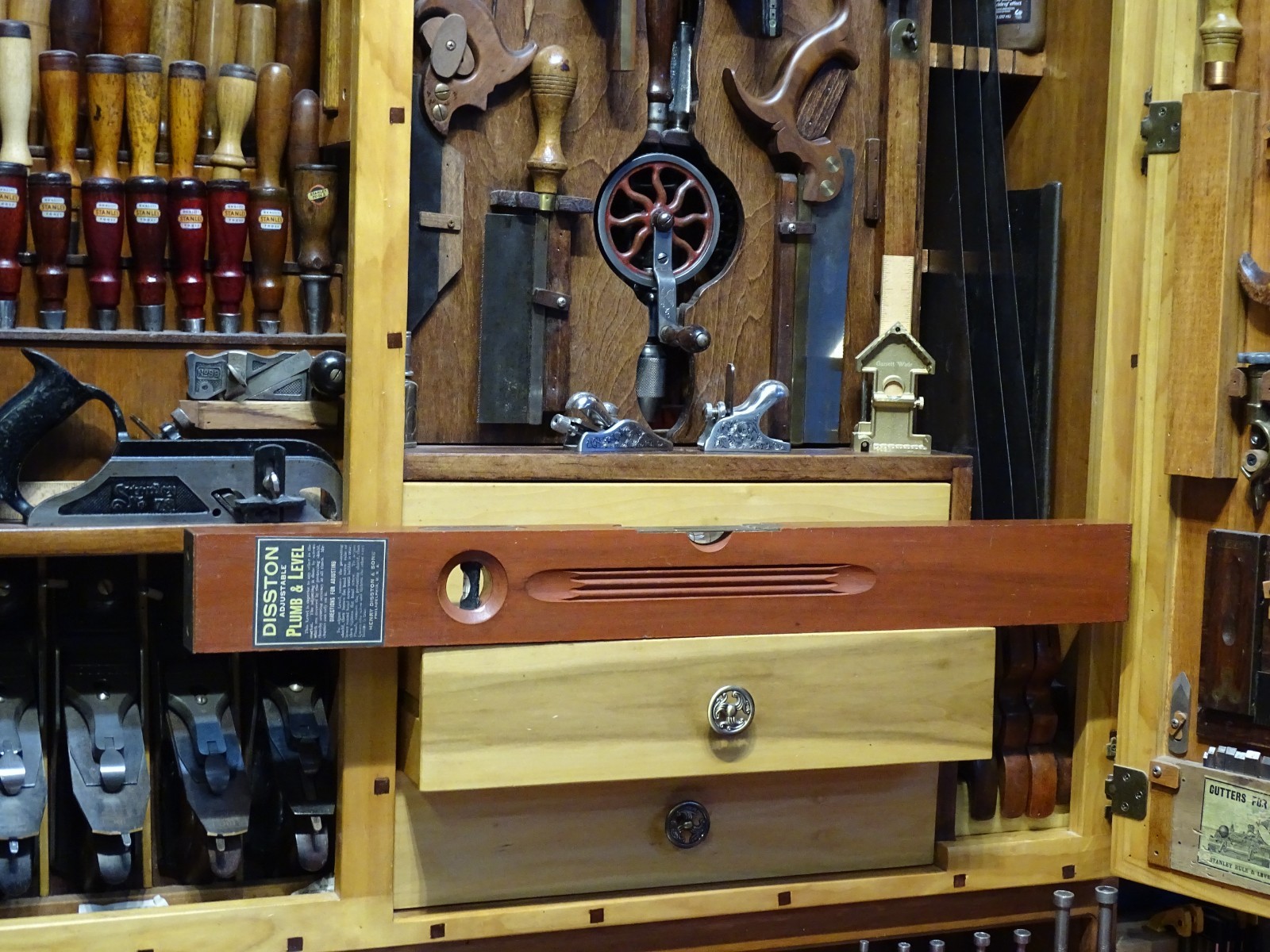 Disston 28" Plumb and Level No. 16 Adjustable, Original Finish, Paper Label