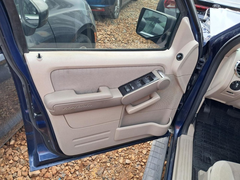 EXPLORER 2007 Glove Box 4815440