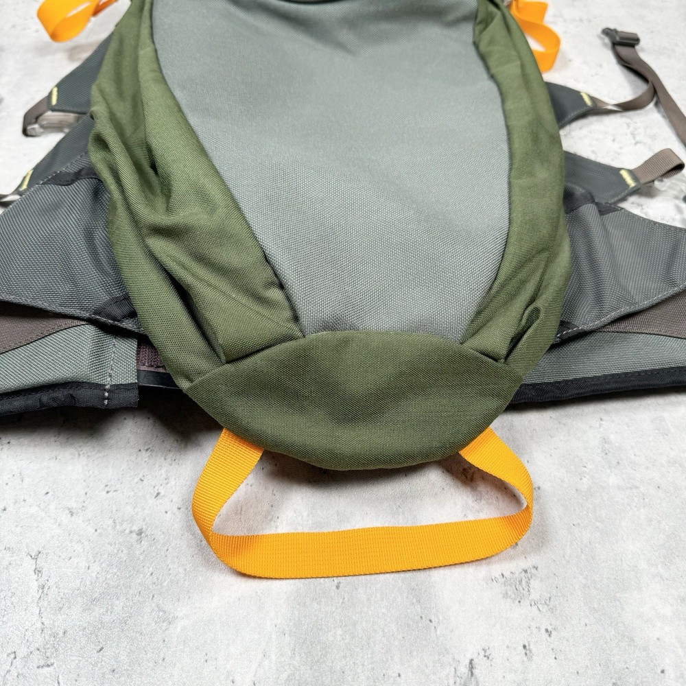 VORTEX Hiking Backpack - Green/Gray - Read
