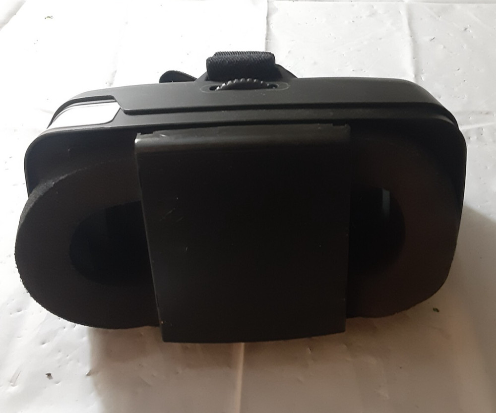 HOMiDO Virtual Reality VR Headset Adjustable Smartphone Compatible, untested