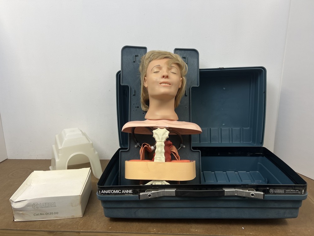 Laerdal Anatomic Anne CPR Training Manikin Torso Head with Case & Accessories