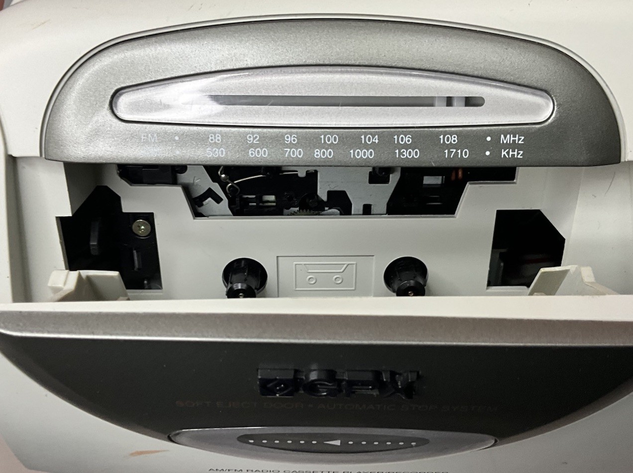 GPX AM/FM Radio Cassette Player Recorder Boombox AC/Battery Tested Worksn