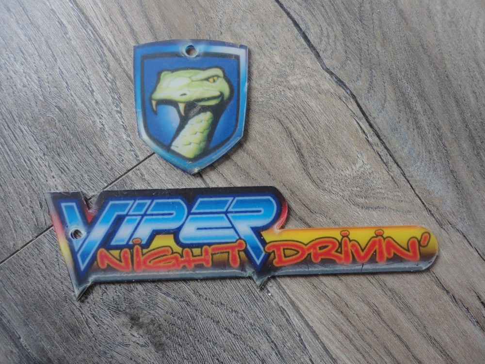 Viper Pinball Machine Head of Python & Logo Key Chain Mint