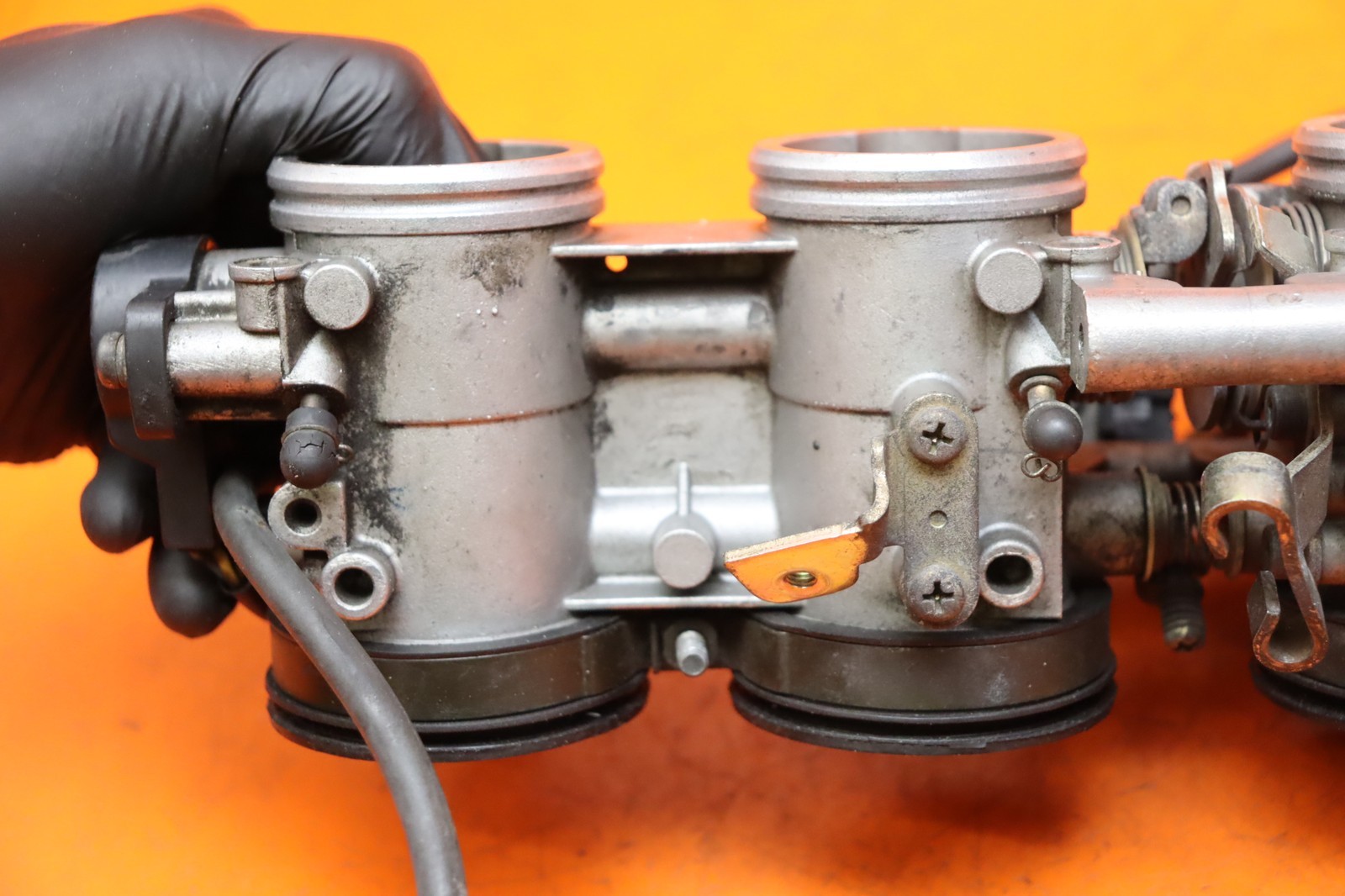 2004-2005 KAWASAKI NINJA ZX10R OEM MAIN FUEL INJECTORS / THROTTLE BODIES