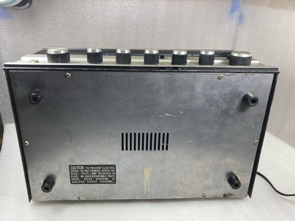 Realistic DX-160 Solid State Communications Receiver Powers On. READ