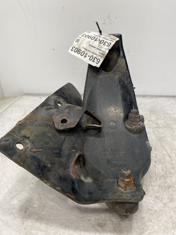 2014 Peterbilt 386 Cab Mount A856009 (630-10903)