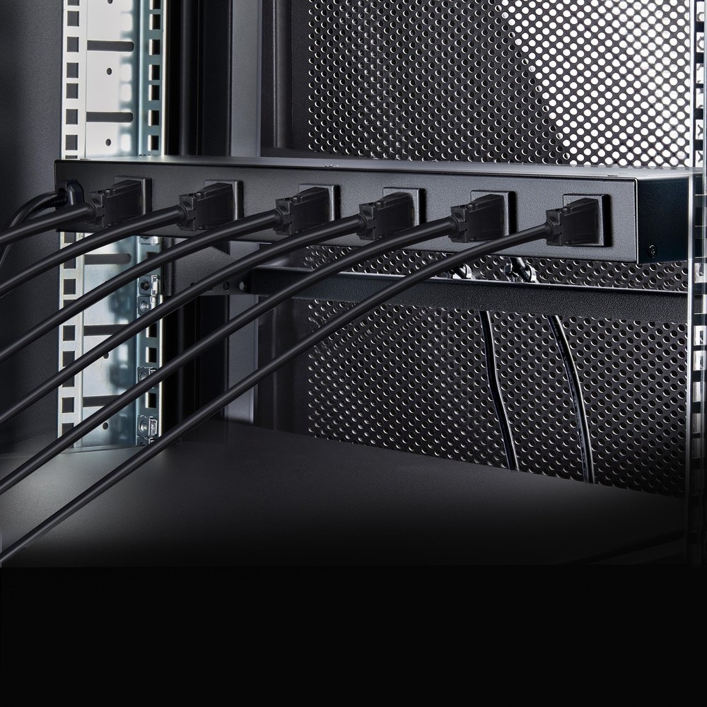 StarTech 8-Outlet Horizontal Rack Mount Metered PDU, 8ft Power Cable