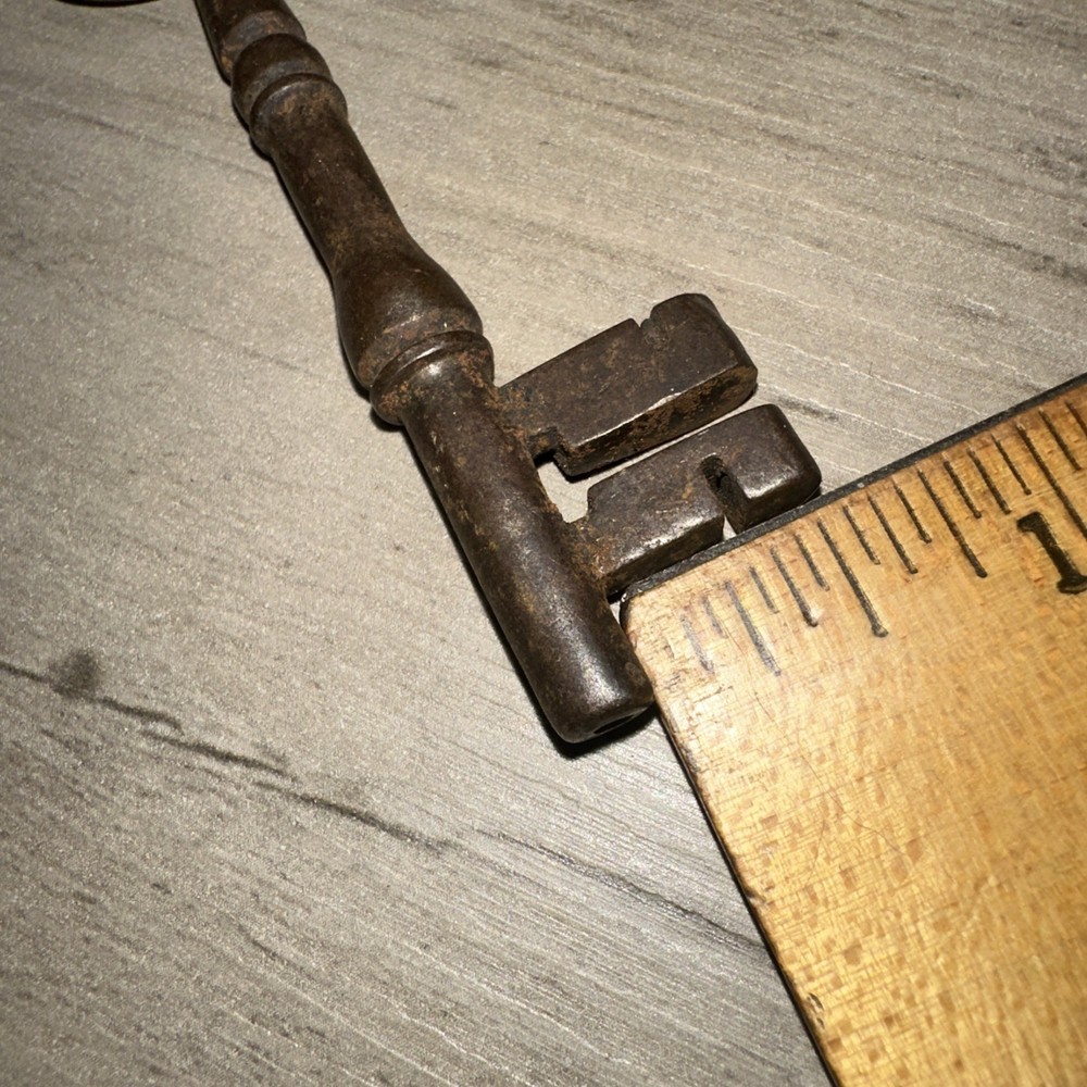 Antique Skeleton Key Solid Barrel Legit Antique Key! unique Head Design 3.25”