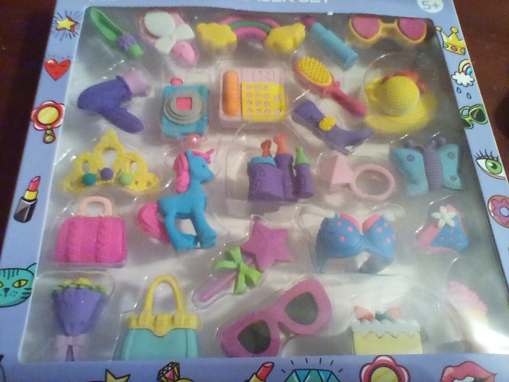25pc 3D Toy Eraser Set – Accessories!
