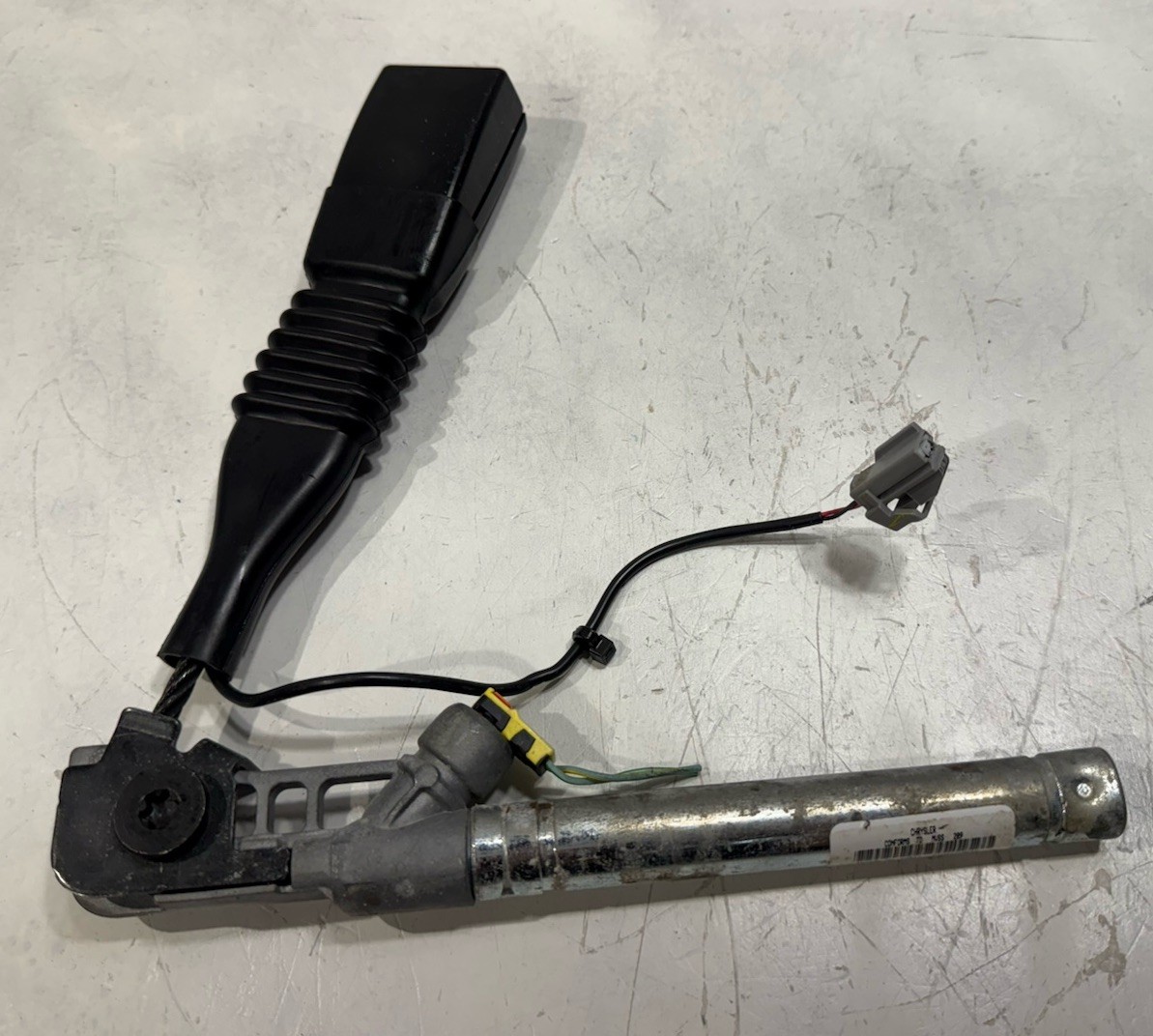 2017 - 2023 Dodge Charger Front Left Driver Seat Belt Buckle Assembly Black OEM