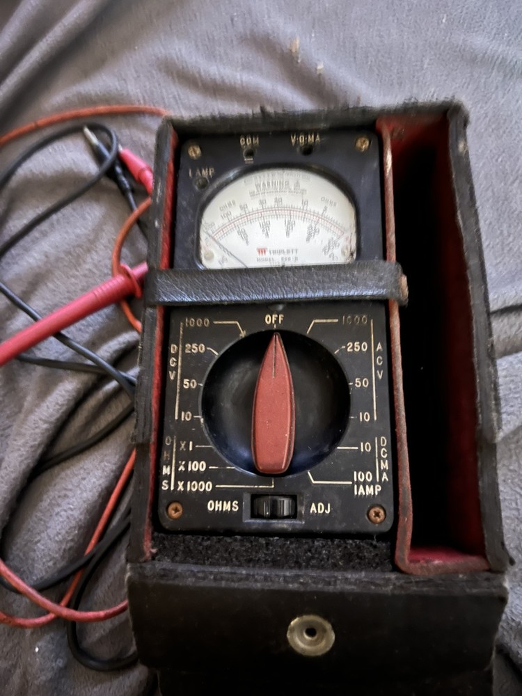 TRIPLET  VOLTMETER  Bakelite. Black Leather Case