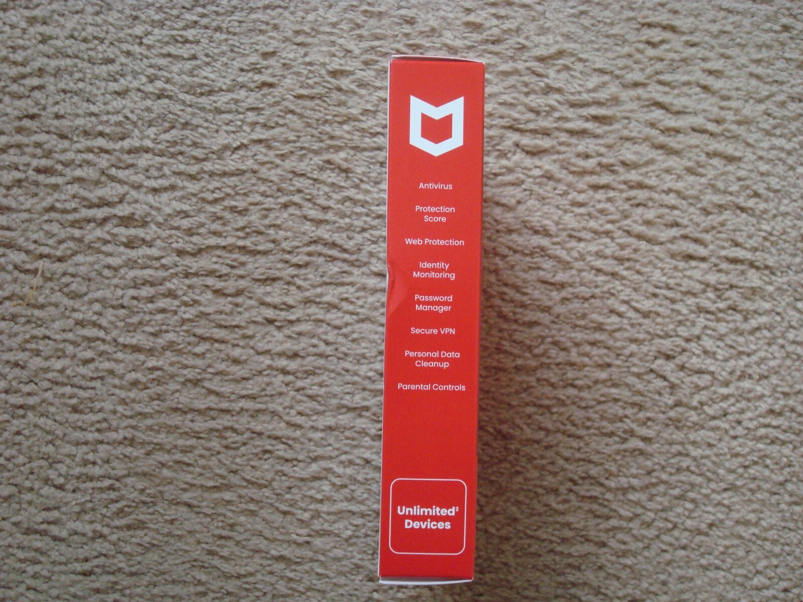 McAfee LiveSafe 2024 Unlimited Devices, Antivirus Internet, 1 Year, Sealed Box!