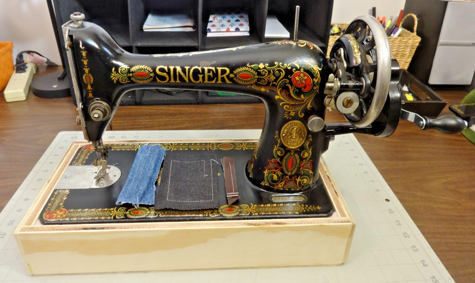 SERVICED - 1923 SINGER 66 REDEYE Sewing Machine w/Hand Crank - Leather, Denim