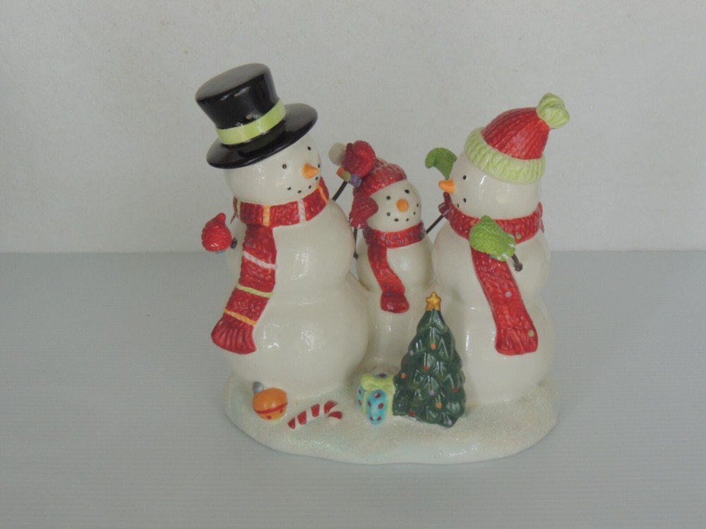 CHRISTMAS 3 PC MAMA - POP- CHILD. CERAMIC 8" X 8 "