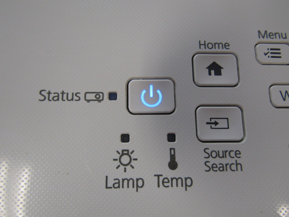 Epson H719A (EX3240) LCD Projector w/ remote - Tested Working