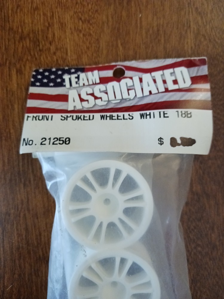 Team Associated Front Spoked White Wheels 18B # 21250