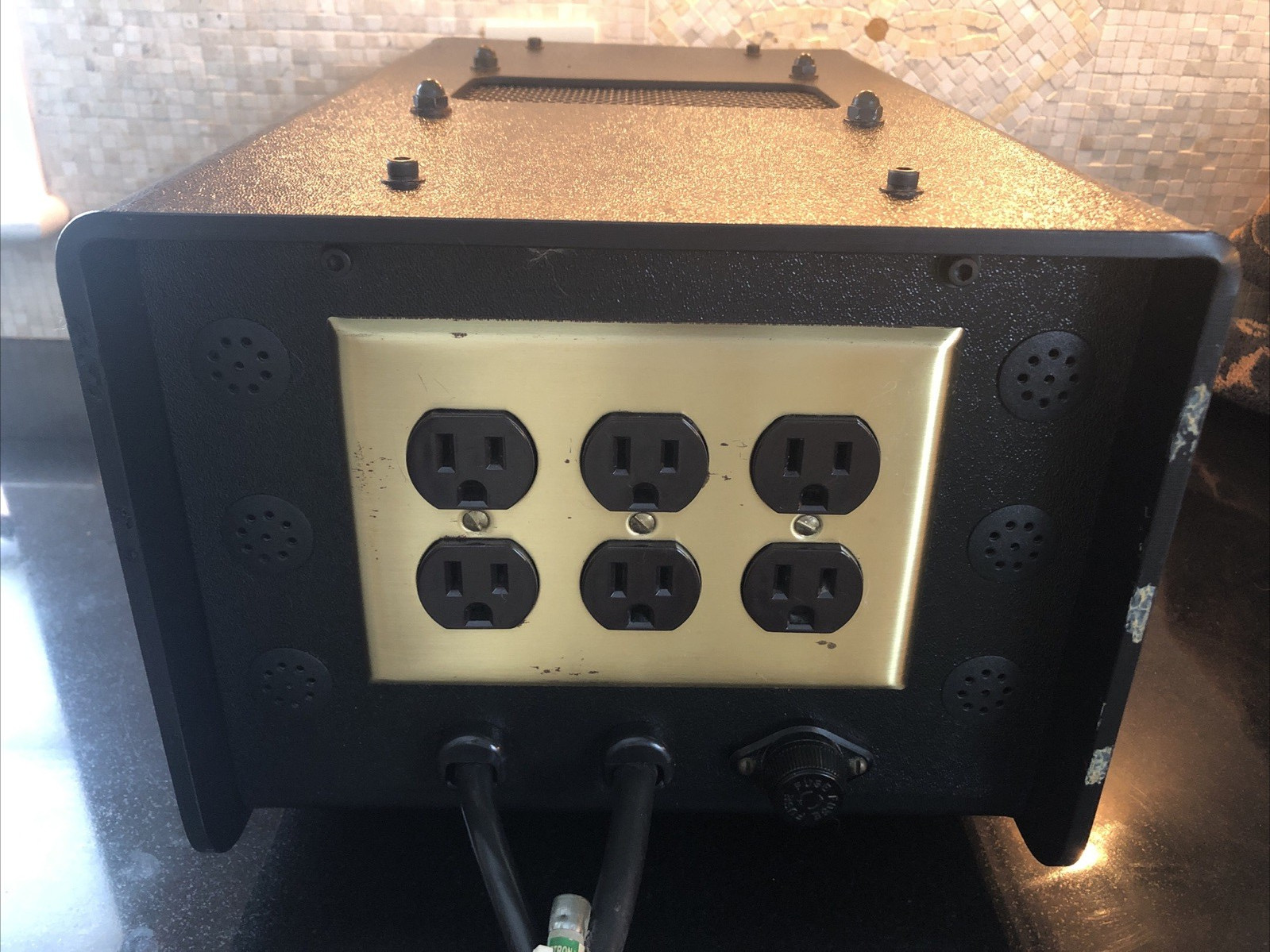 Tice Audio 120 VAC 60 HZ 15A Power Block Switcher perfect working condition