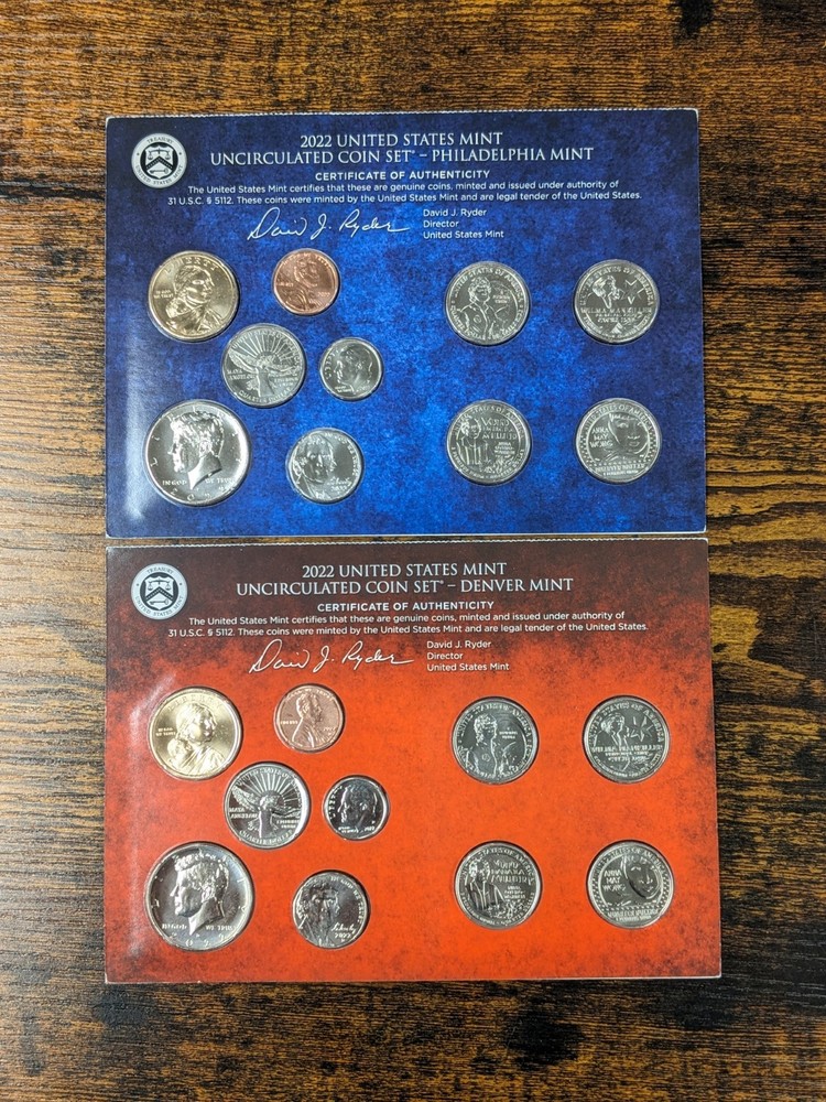 2022 US Mint Set Issued P&D Set.