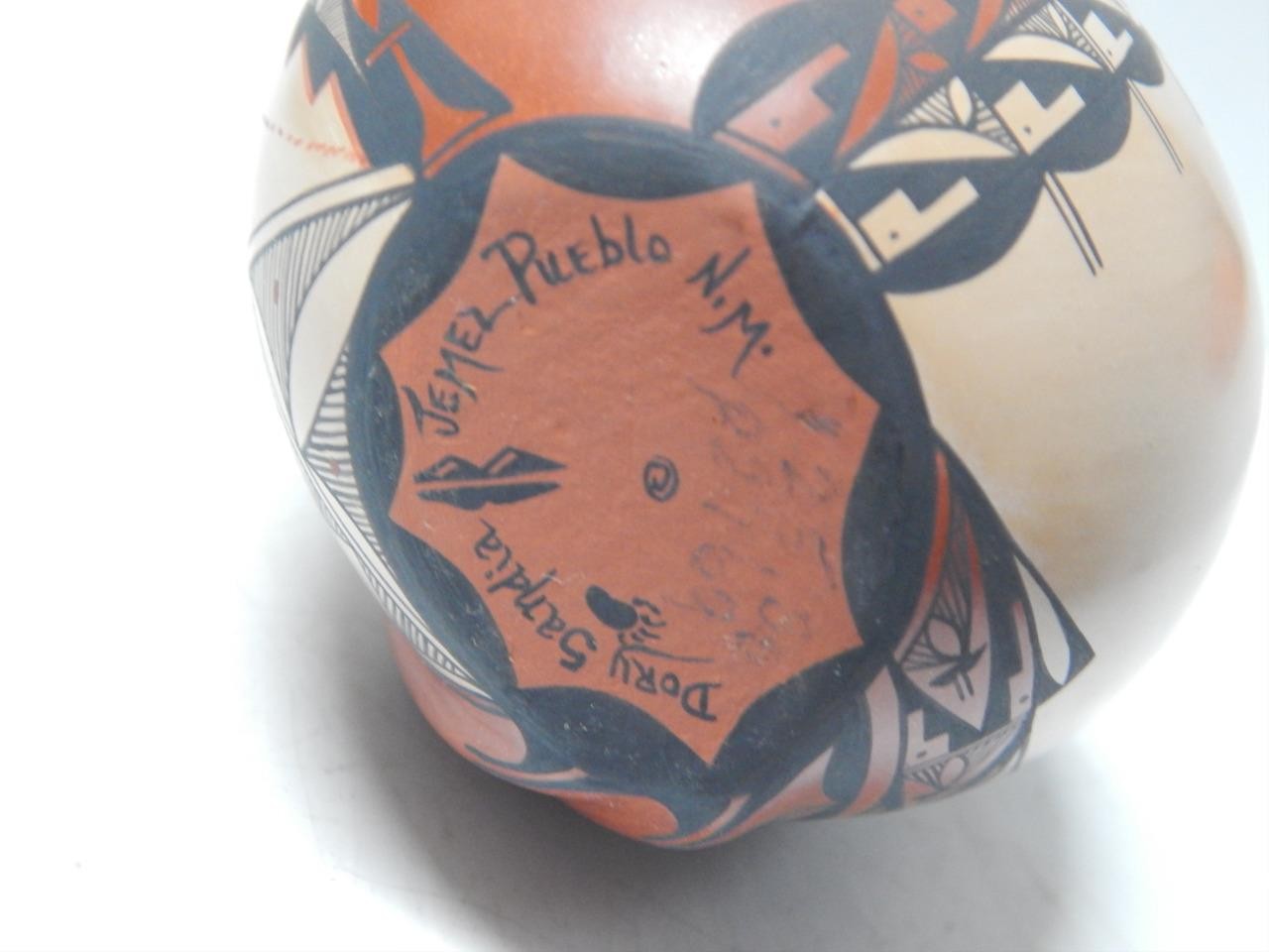 SHOWY VINTAGE JEMEZ PUEBLO INDIAN POT VASE FORM POTTERY - DORY SANDIA