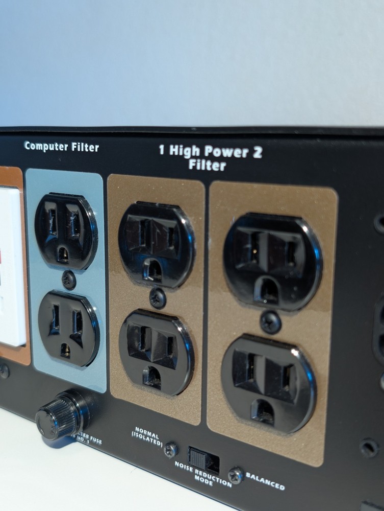 Monster Power PRO 7000 PowerSource Power Conditioner 12 Outlets - Tested/Working