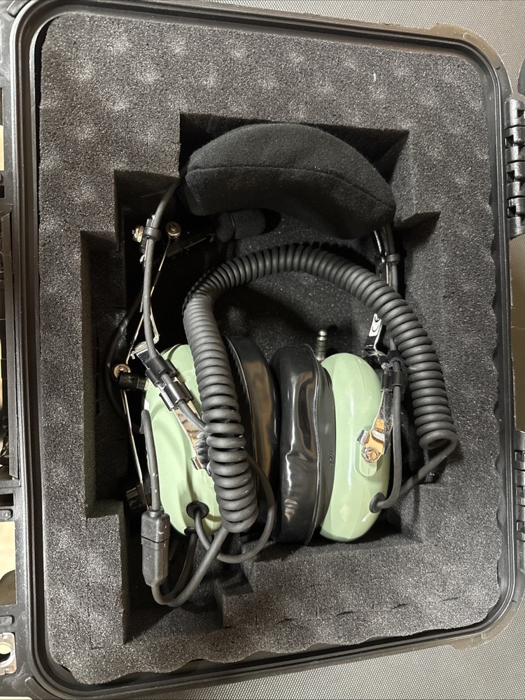 David Clark H10-76 Aviation Headset In Apache Pelican Case