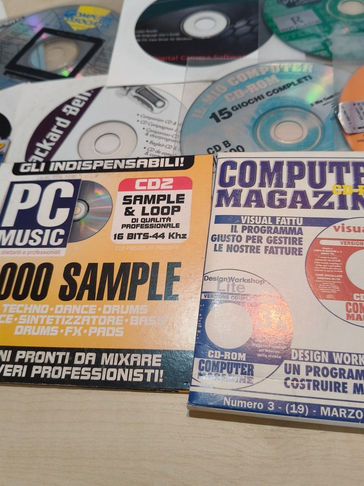 Lot 16 CDs RETRO Software Attachment to Magazines (Games, Programs, Drivers)-98/Me