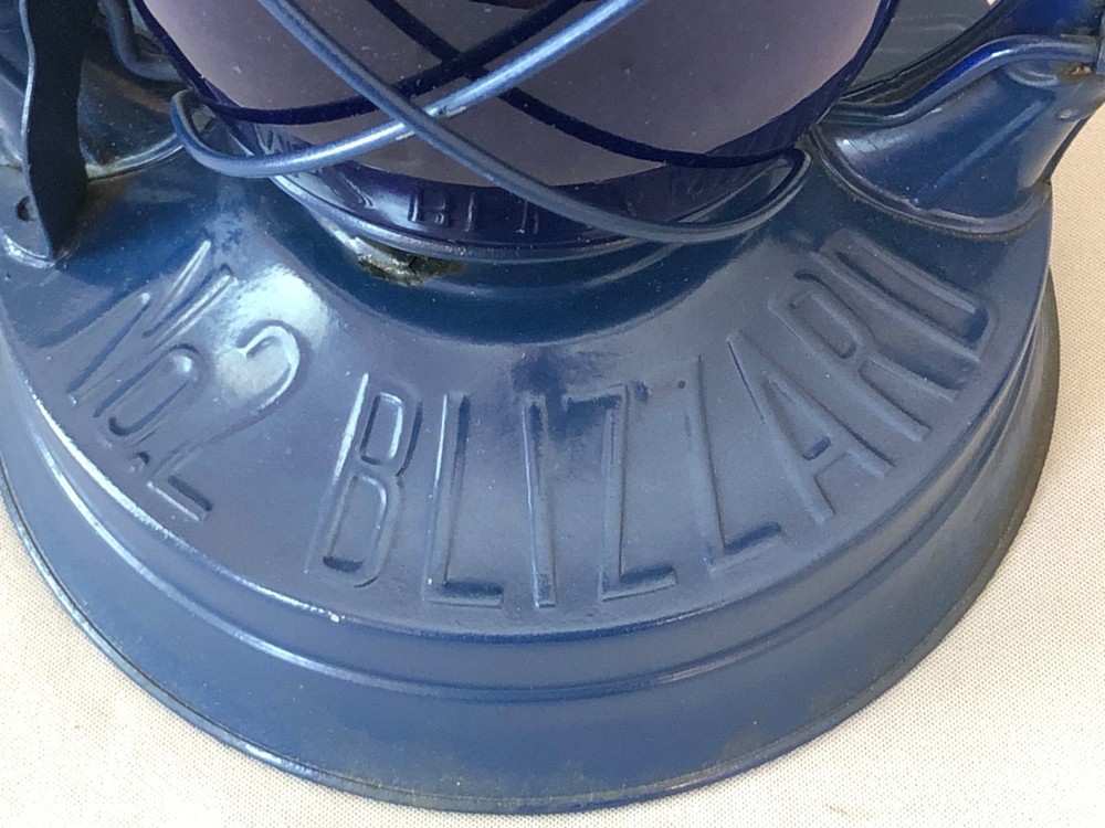 DIETZ NO 2 BLIZZARD LANTERN COBALT GLOBE CRACKED