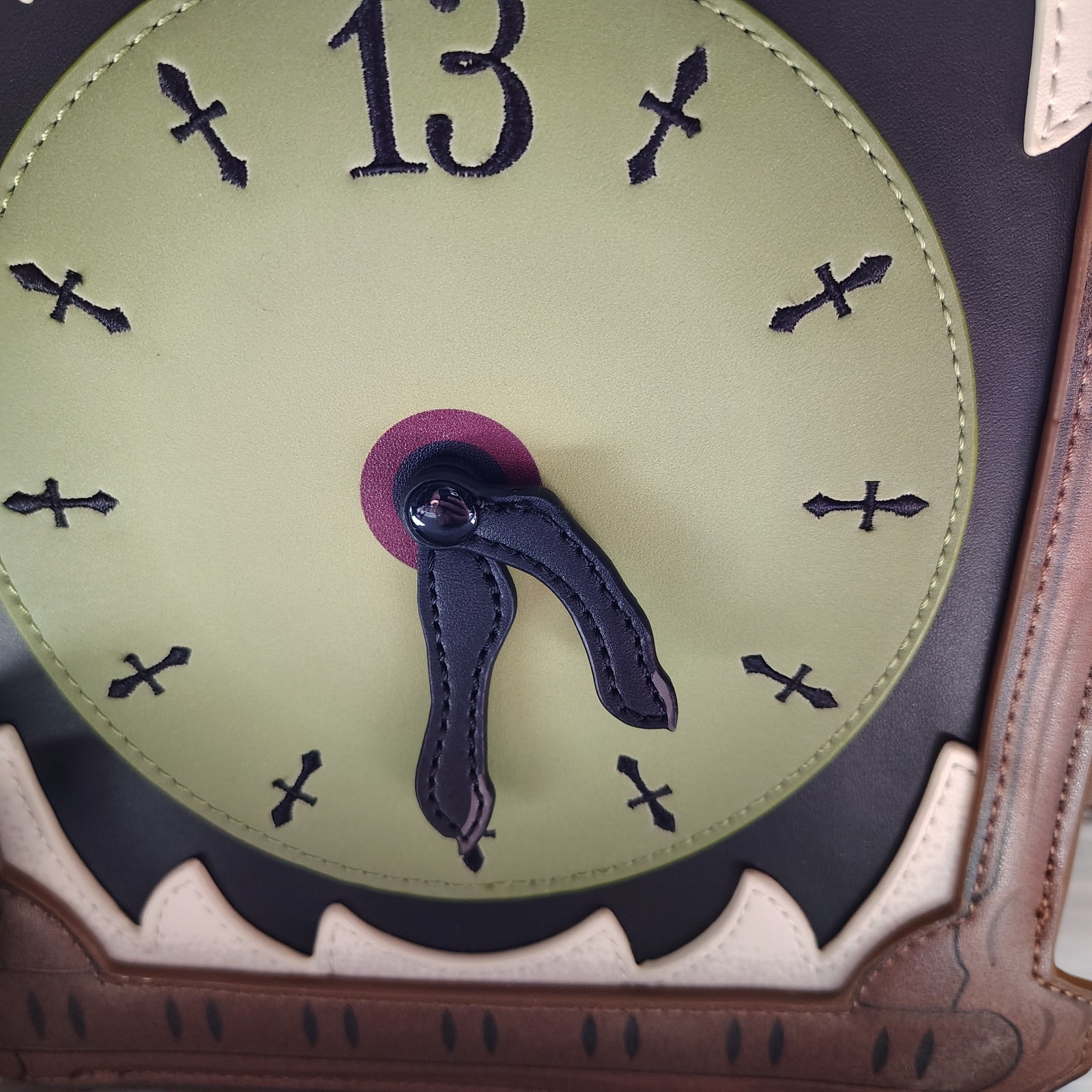 🏰🕰️Disney loungefly Haunted Mansion Clock Crossbody Glow In The Dark