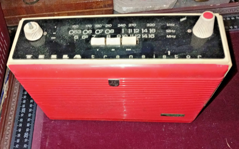 TESLA COMPLETE TRANSISTOR RADIO RARE!!!