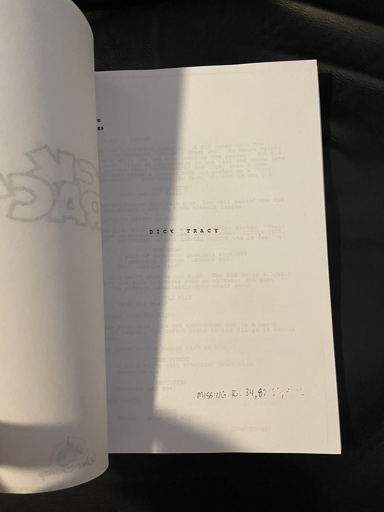 Walt Disney Studios DICK TRACY (1990) SCREENPLAY Warren Beatty RARE SCRIPT Book