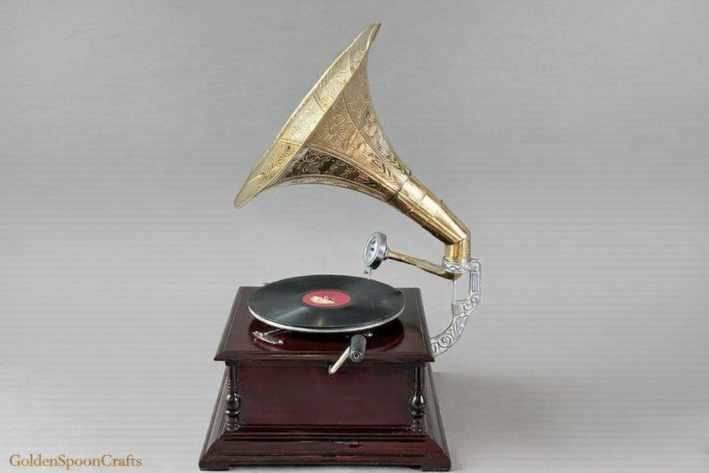 Antique Gramophone Fully Functional Working Phonograph win-up record player