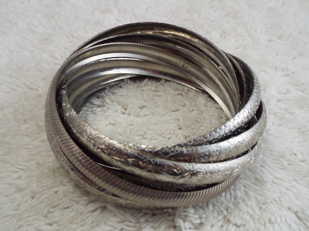 Silvertone Etched Interlocked Bangles Bracelet (G12)
