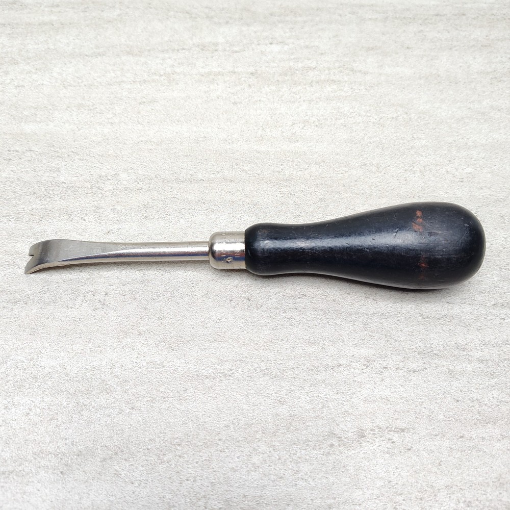 Millers Falls 211 Black Wood Handle Tack & Nail Puller