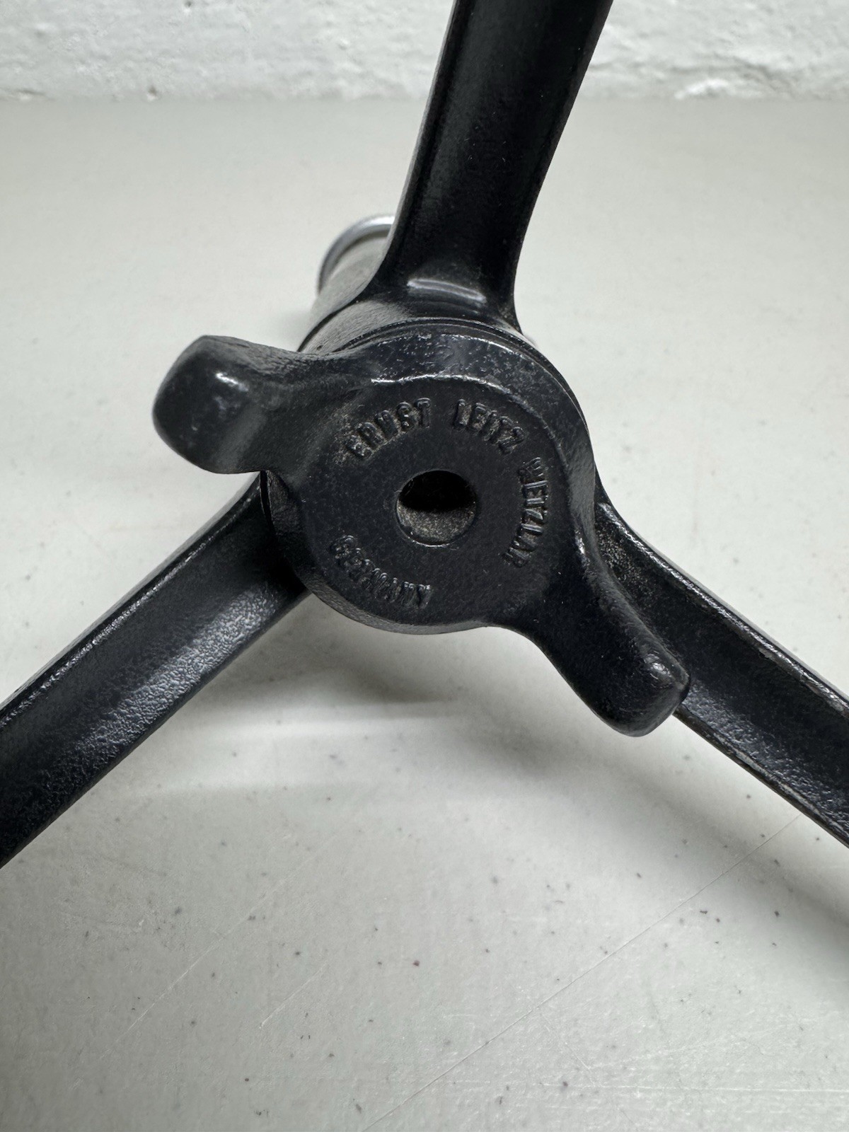 Vintage LEITZ WETZLAR CAMERA COMPACT SMALL TRIPOD W/ BALL JOINT HEAD SOCKET