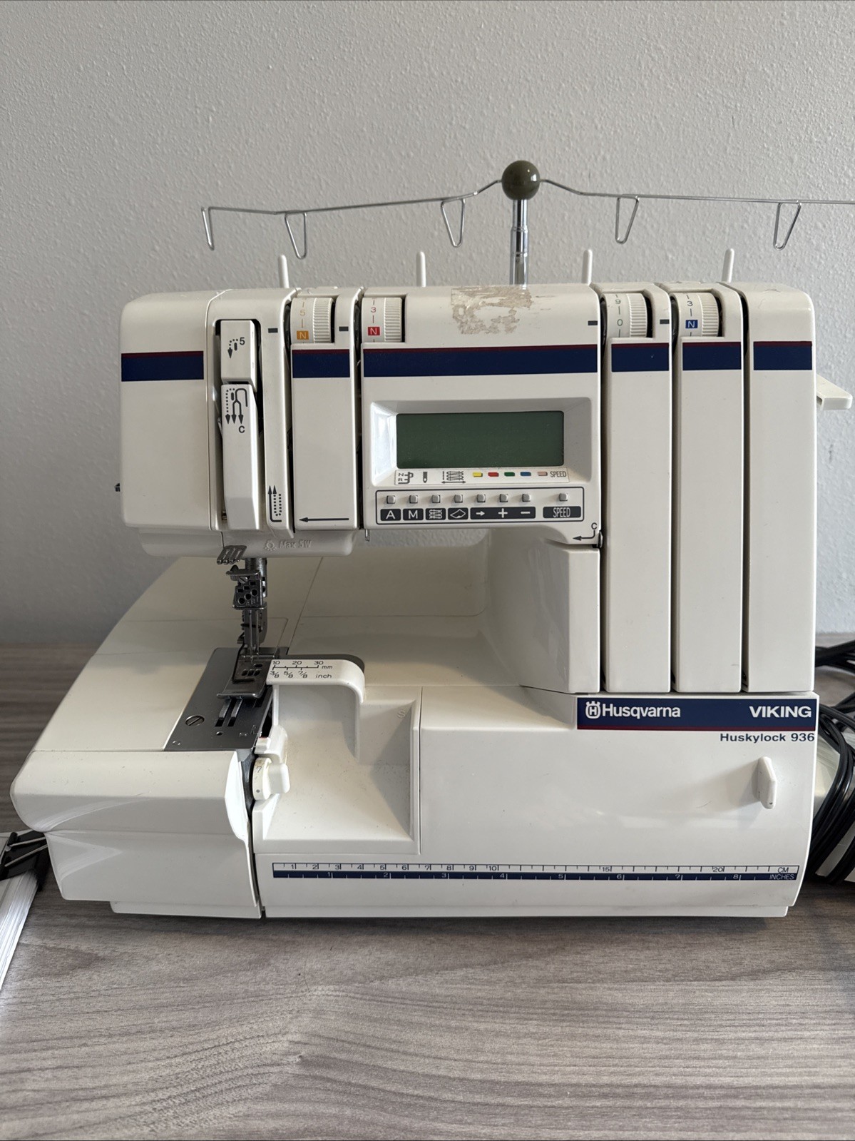 Husqvarna Viking Huskylock 936 Serger Sewing Machine Pedal Manual Extras Works