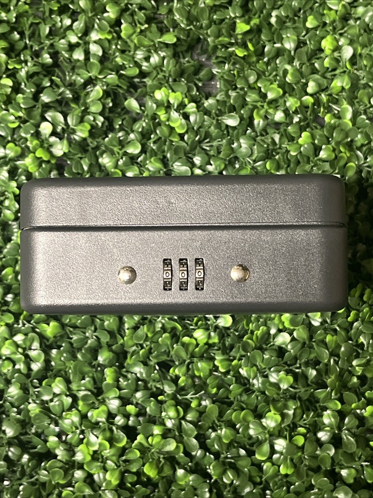 Sentrysafe Keep Safe P005C. Black. Portable. Secures Small Valuables With Lock