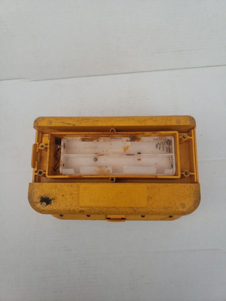 3M Dynatel 2273 Cable Locator Transmitter Unit Compartment Damage