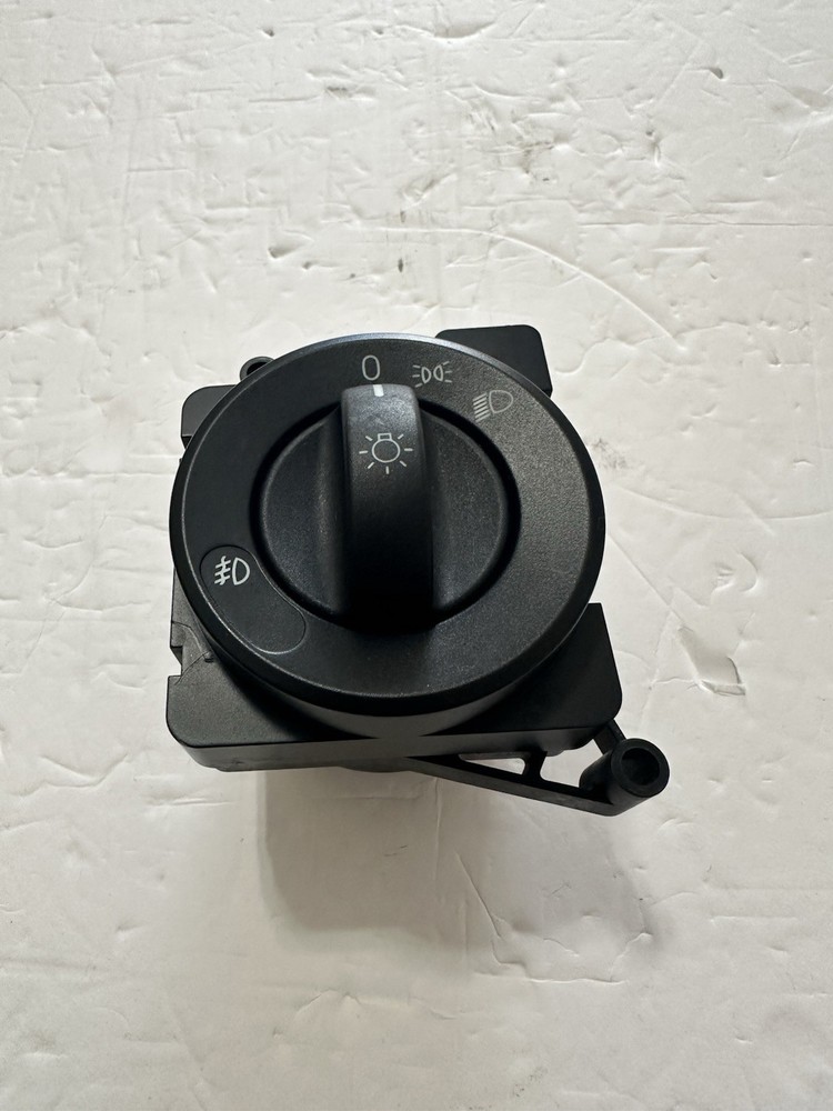 2018-2024 FREIGHTLINER CASCADIA DASH HEADLIGHT HEADLAMP SWITCH BUTTON OEM