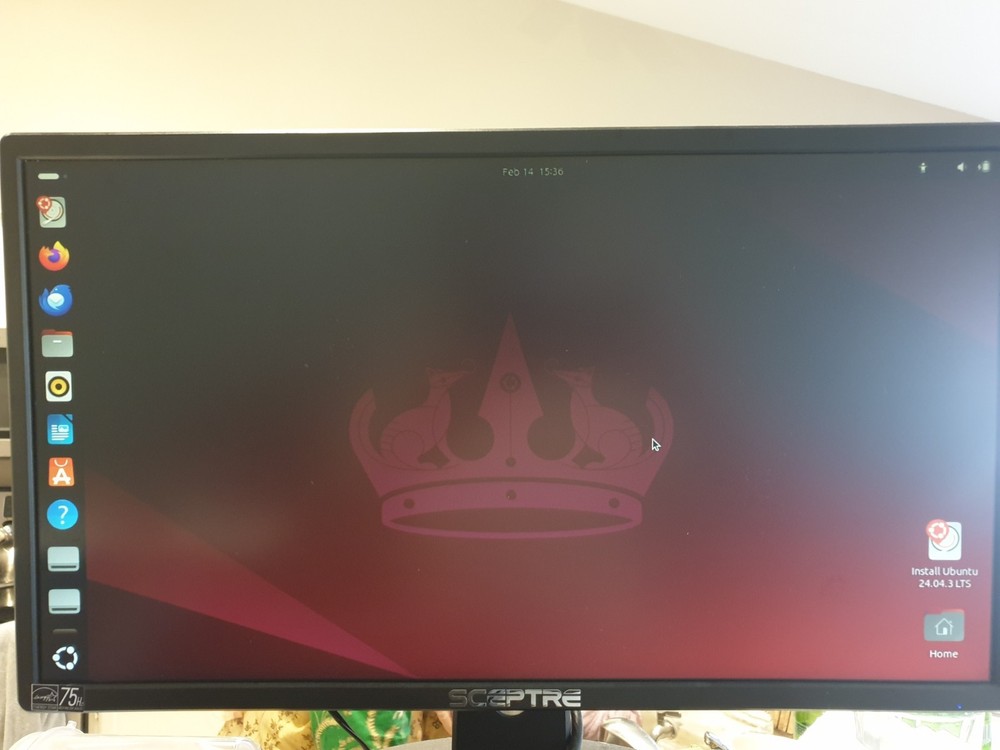 Linux Ubuntu 24.04.3 LTS, 64-bit, Bootable Live and Install USB Flash Drive