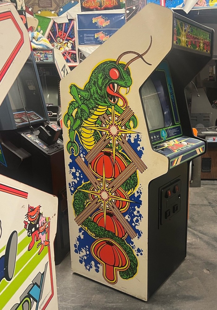 CENTIPEDE ARCADE MACHINE by ATARI 1981 (Excellent Condition) *RARE*